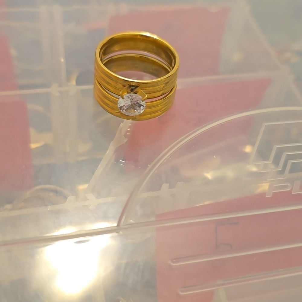 Gold diamond ring set